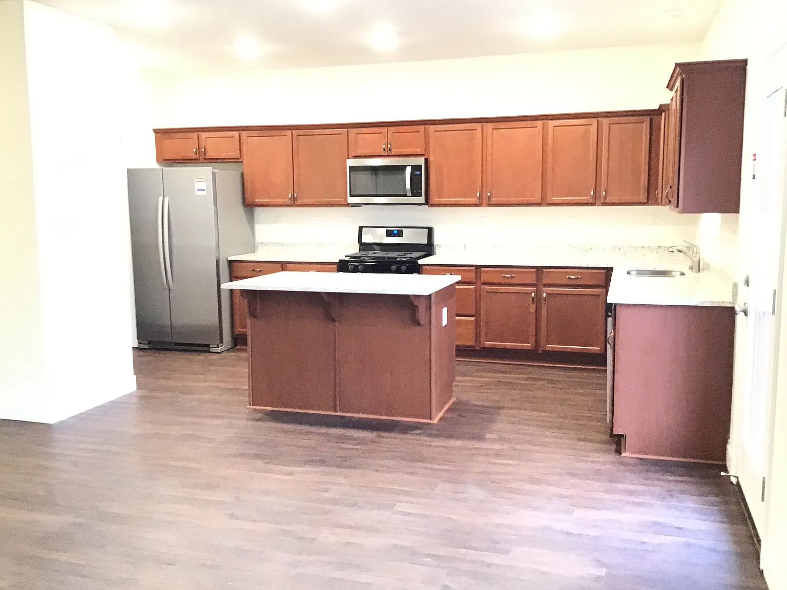 3 bed, 2.0 bath, 1564 sqft, $2,590 — Photo 4