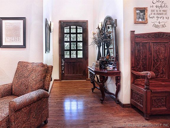 4th image of 701 Young Rd