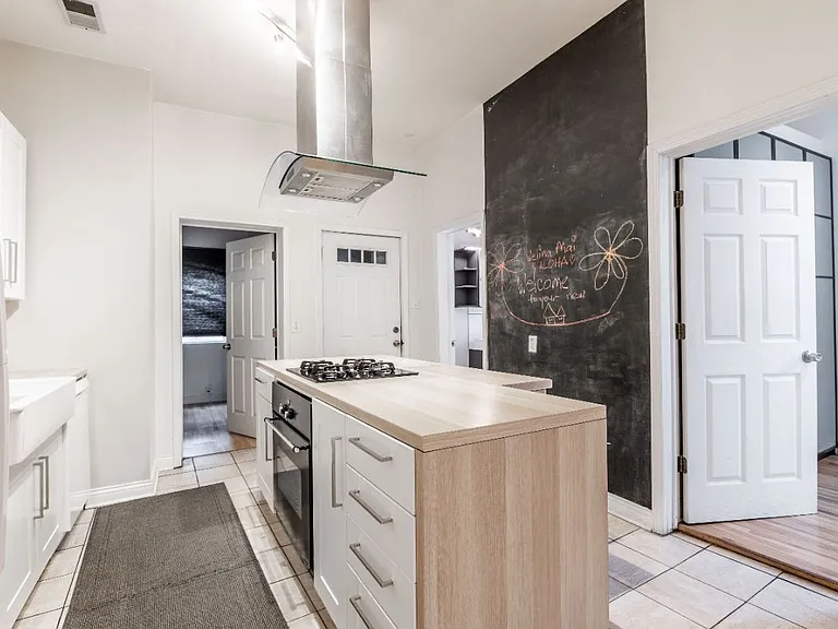 2554 W Cortland St #2 — Photo 1
