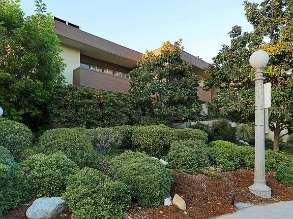 3rd image of 1 S Orange Grove Blvd APT 5