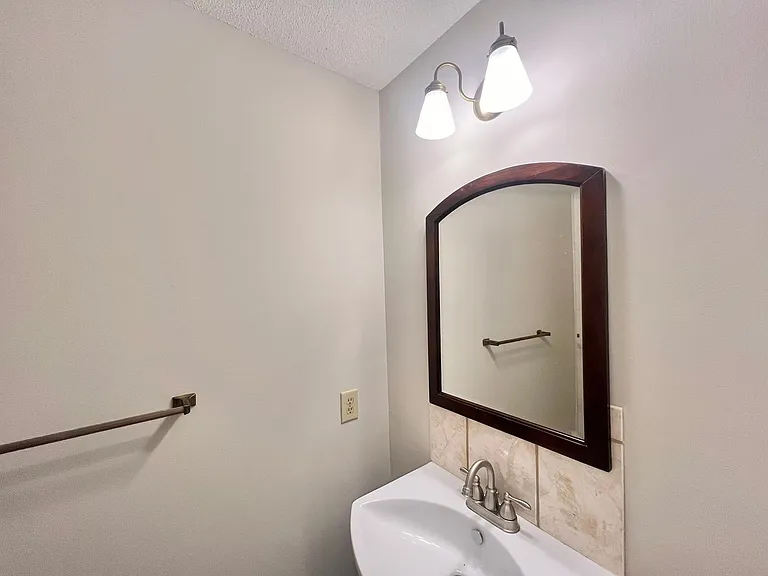 7504 Post Oak Rd — Photo 10