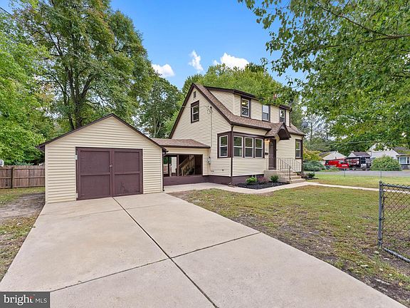 3rd image of 30 Oak Ln