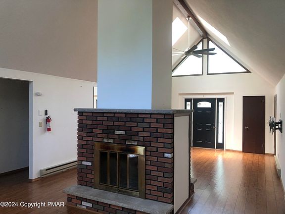 4th image of 350 Somerset Dr