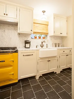 Sold by Sotheby's International Realty | media 14