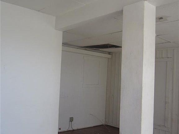 2nd image of 918 Huckleberry Ln