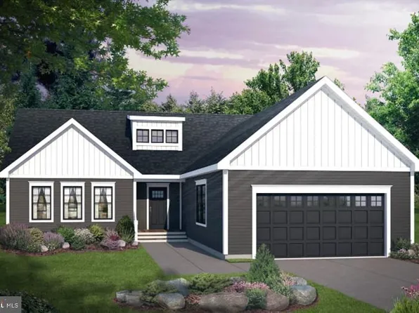 163 Woodlands Ln, Cross Junction, VA 22625