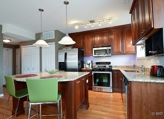 3rd image of 1446 N North Park St #5R