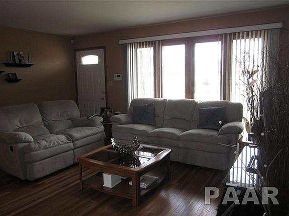 3rd image of 5922 N Western Ave