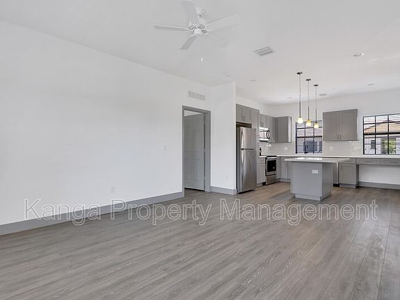 5th image of 600 NE 14th Ct APT 102