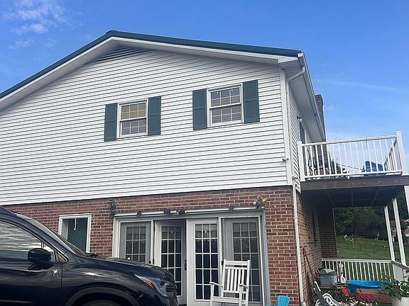 3rd image of 301 Victoria St