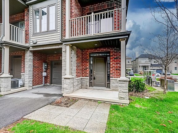 3rd image of 23 Ridgeside Ln W