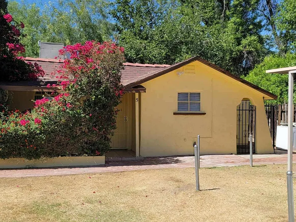2624 W Orangewood Ave