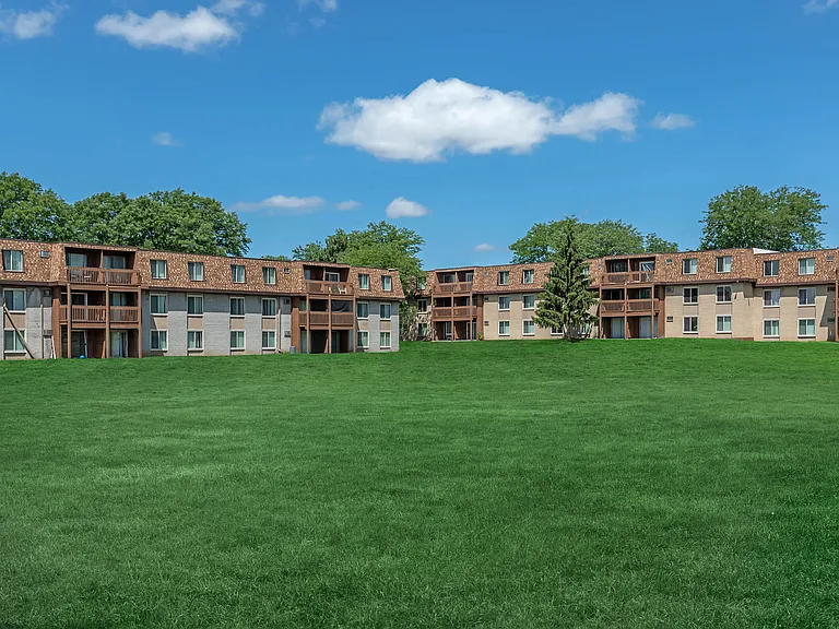 Towne Square Apartments and Townhomes — Photo 11