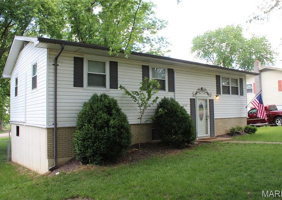 1st image of 208 Spring Dr