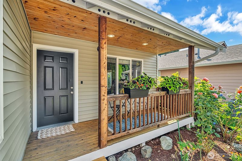 4th image of 17134 Laurel Lane SE