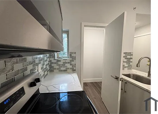2252 N Delhi St #C — Photo 2