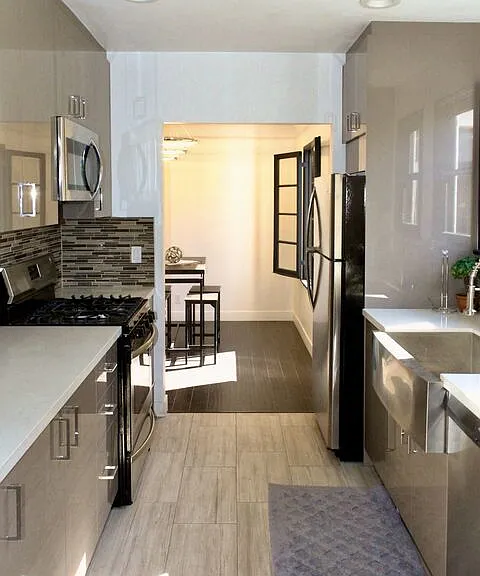 8216 Willoughby Ave — Photo 7