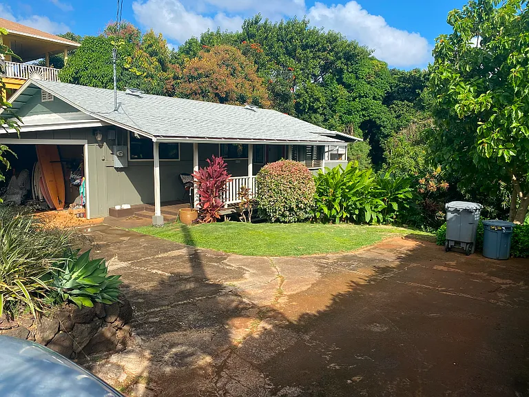 Front of the house/driveway/carport
Driveway is long and not shown in picture.