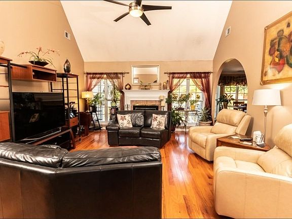 5th image of 220 Normandy Dr