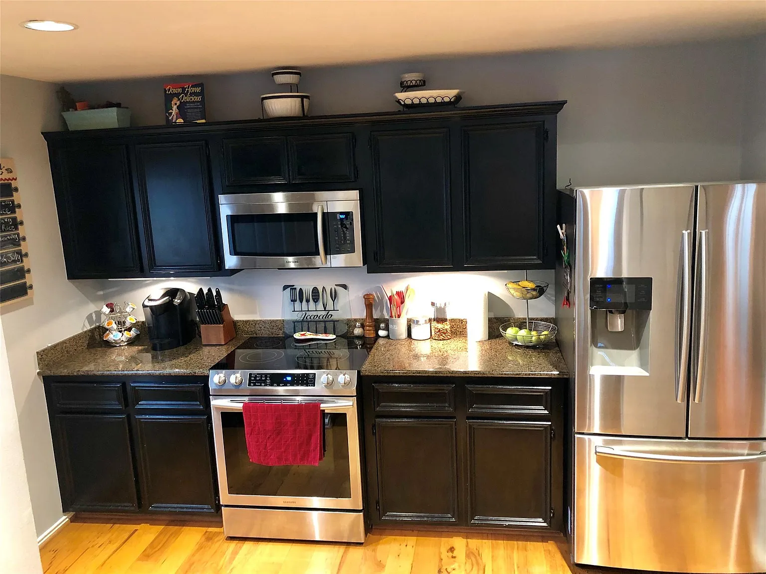 2 bed, 2.0 bath, 1459 sqft, $2,100 — Photo 2