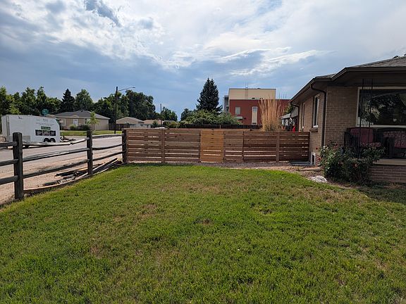 2nd image of 5201 Lilac Ln #A