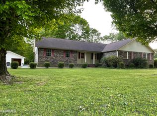 1313 Dossett St, Athens, TN 37303