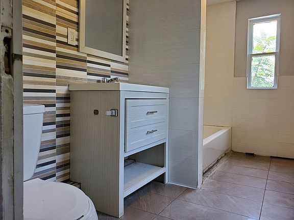 4th image of 149 Van Horne St #1E