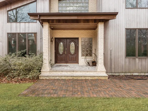 https://photos.zillowstatic.com/fp/6a53dc50b386ca359b2b623be23cbb56-p_e.webp