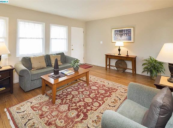 5th image of 2842 Lowell Ave