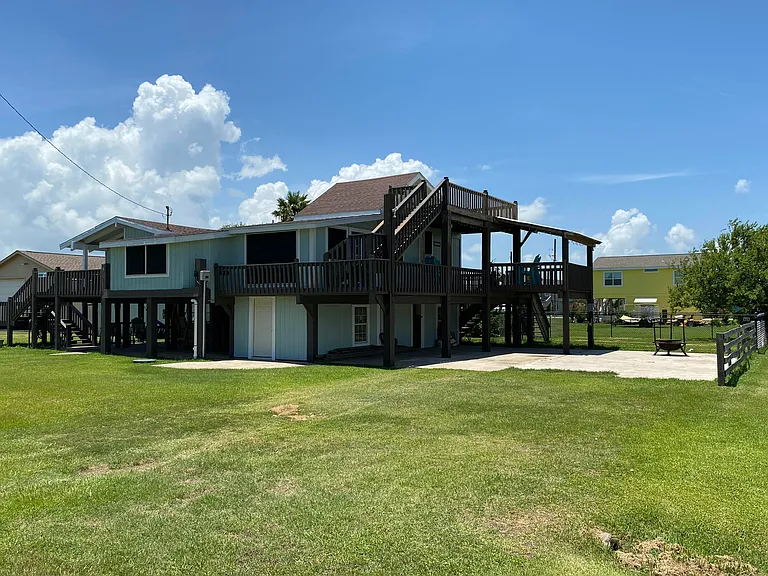 1035 East Rd — Photo 1