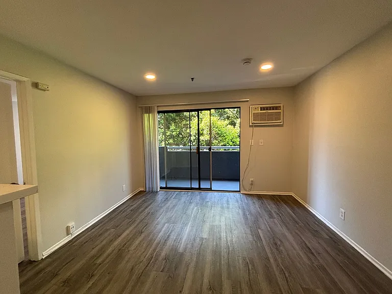 700 S. Berendo Ave — Photo 61