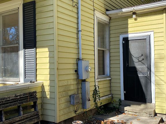 4th image of 724 W South St #1