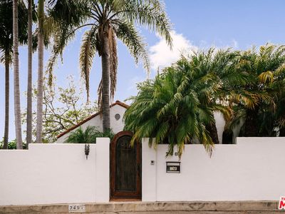 2481 Hollyridge Dr, Los Angeles, CA, 90068