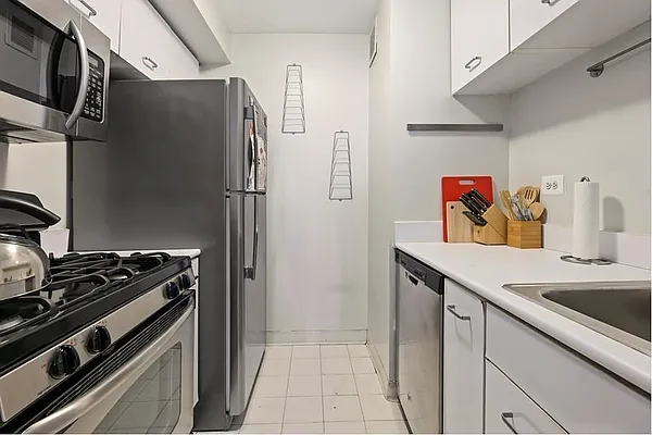 Rented by Canway Realty LLC | media 15