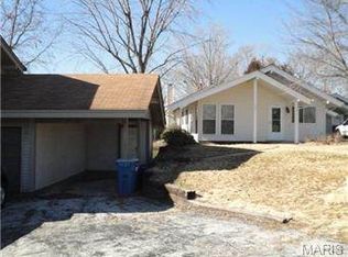 431 Country Downs Dr, Ballwin, MO