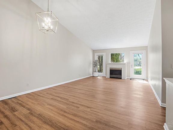 5th image of 1013 Raintree Ln