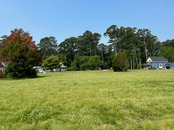 58 Plum Tree Rd, Cape Charles, VA 23310