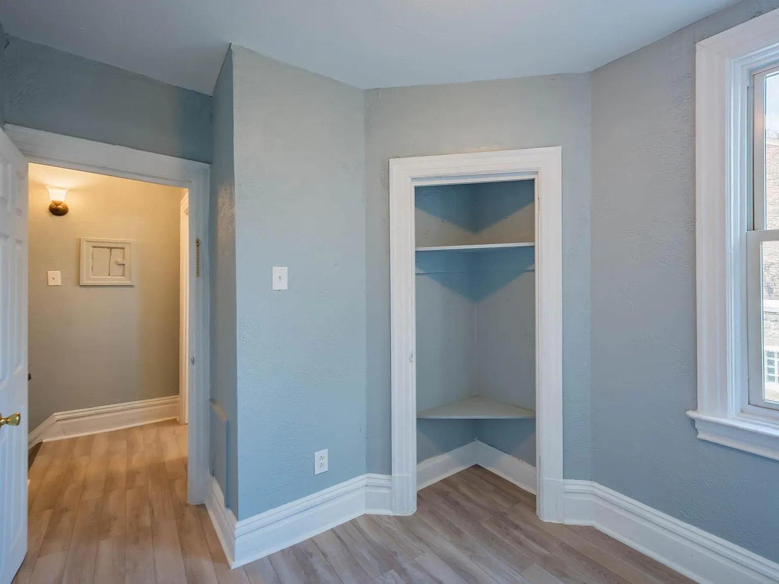 4 bed, 2100 sqft, $1,749 — Photo 4