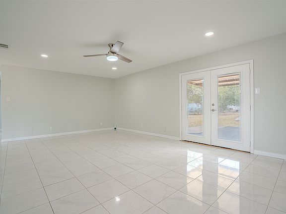 5th image of 328 Eagle St
