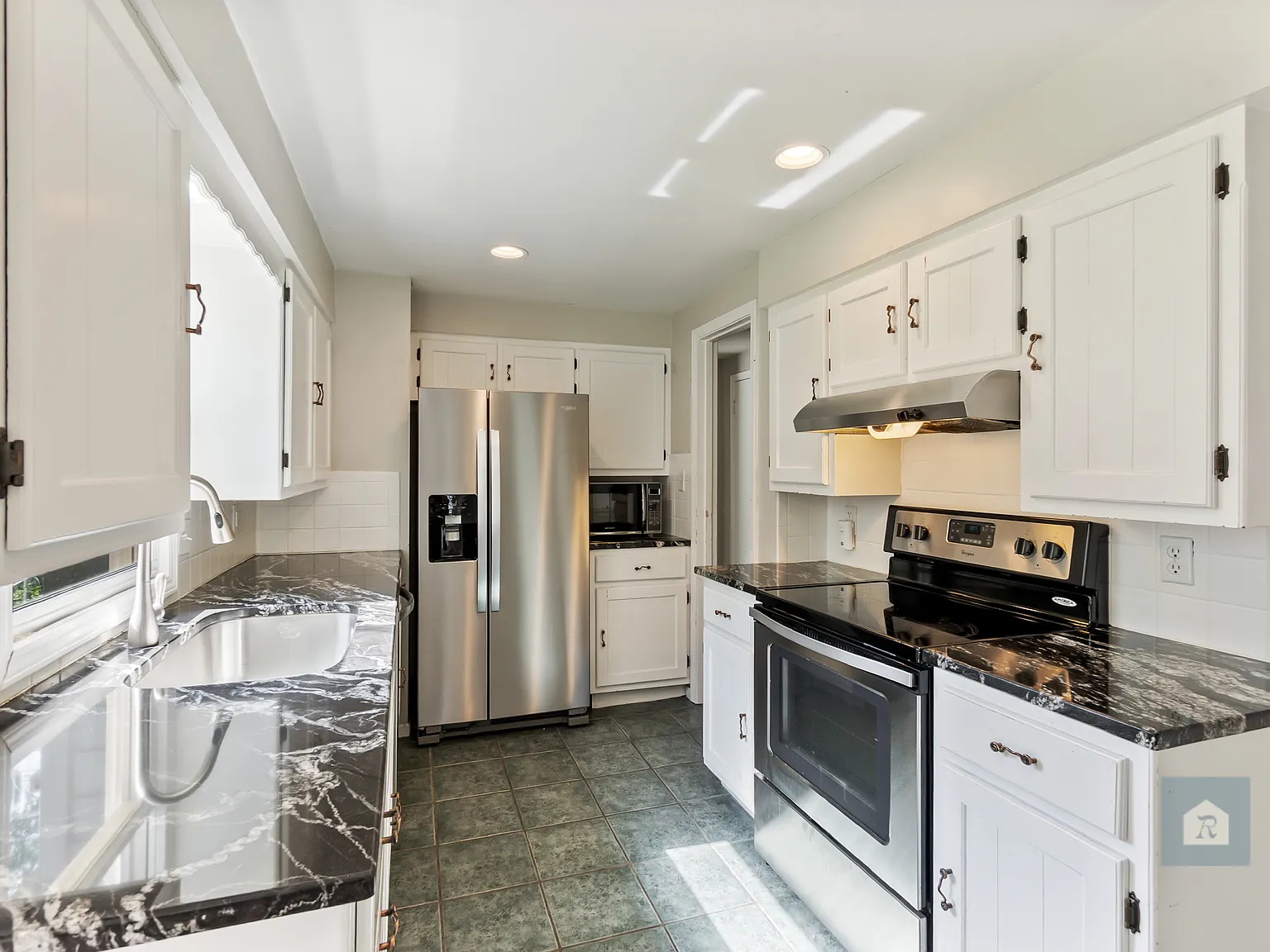 4 bed, 1616 sqft, $2,900 — Photo 3
