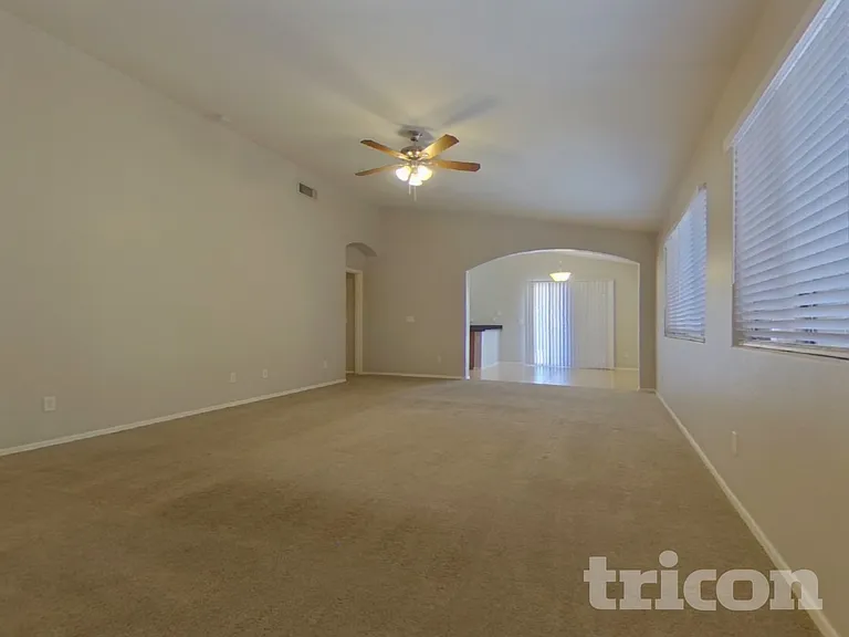 25683 W Saint Kateri Dr — Photo 2