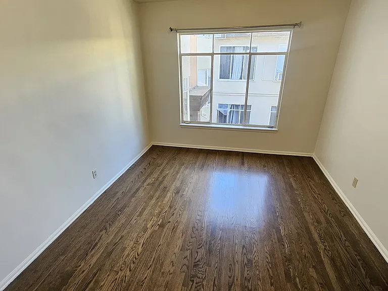 1625 N Hobart Blvd #4 — Photo 6