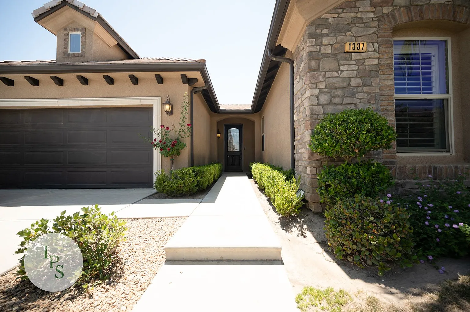 1337 E Via Estrella Dr photo 1