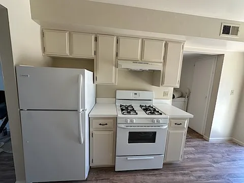 290 Hazel St #D — Photo 7