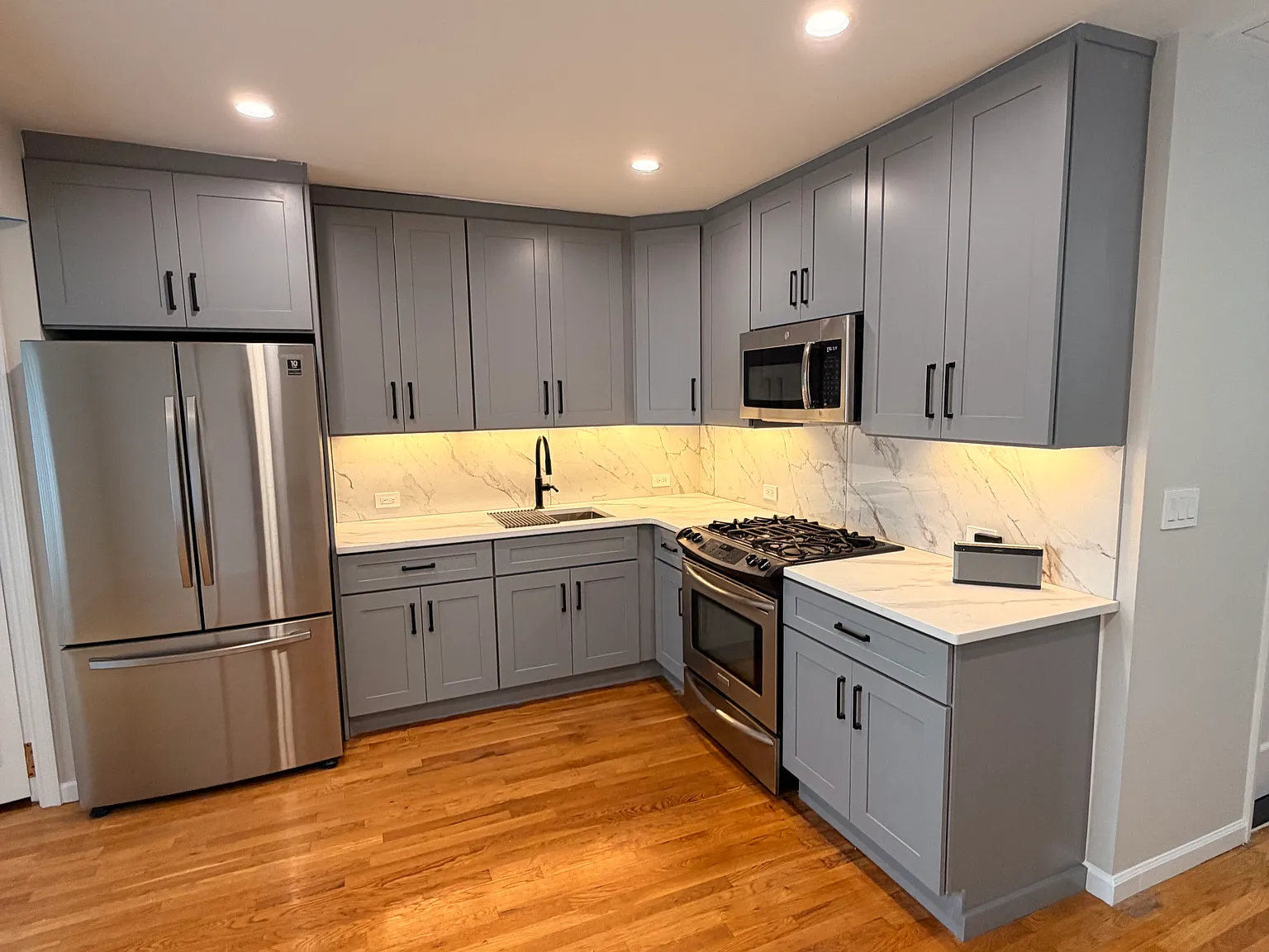 2 bed, 900 sqft, $2,900 — Photo 4