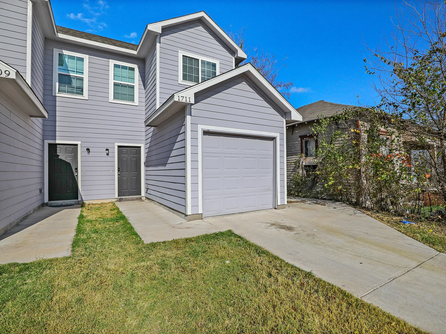 2 bed, 1.5 bath, 908 sqft, $1,490 — Photo 3