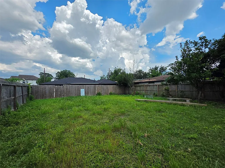 4105 Rutland St — Photo 32