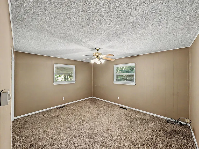 16 Evesham Ln — Photo 12