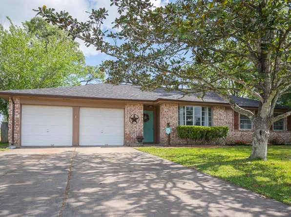 605 Huntington Ln, Friendswood, TX 77546