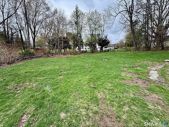 4th image of 136 Candee Hill Road